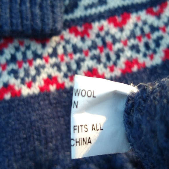 NWOT Blue Red and White Scarf and Gloves Set size OS - Picture 7 of 7